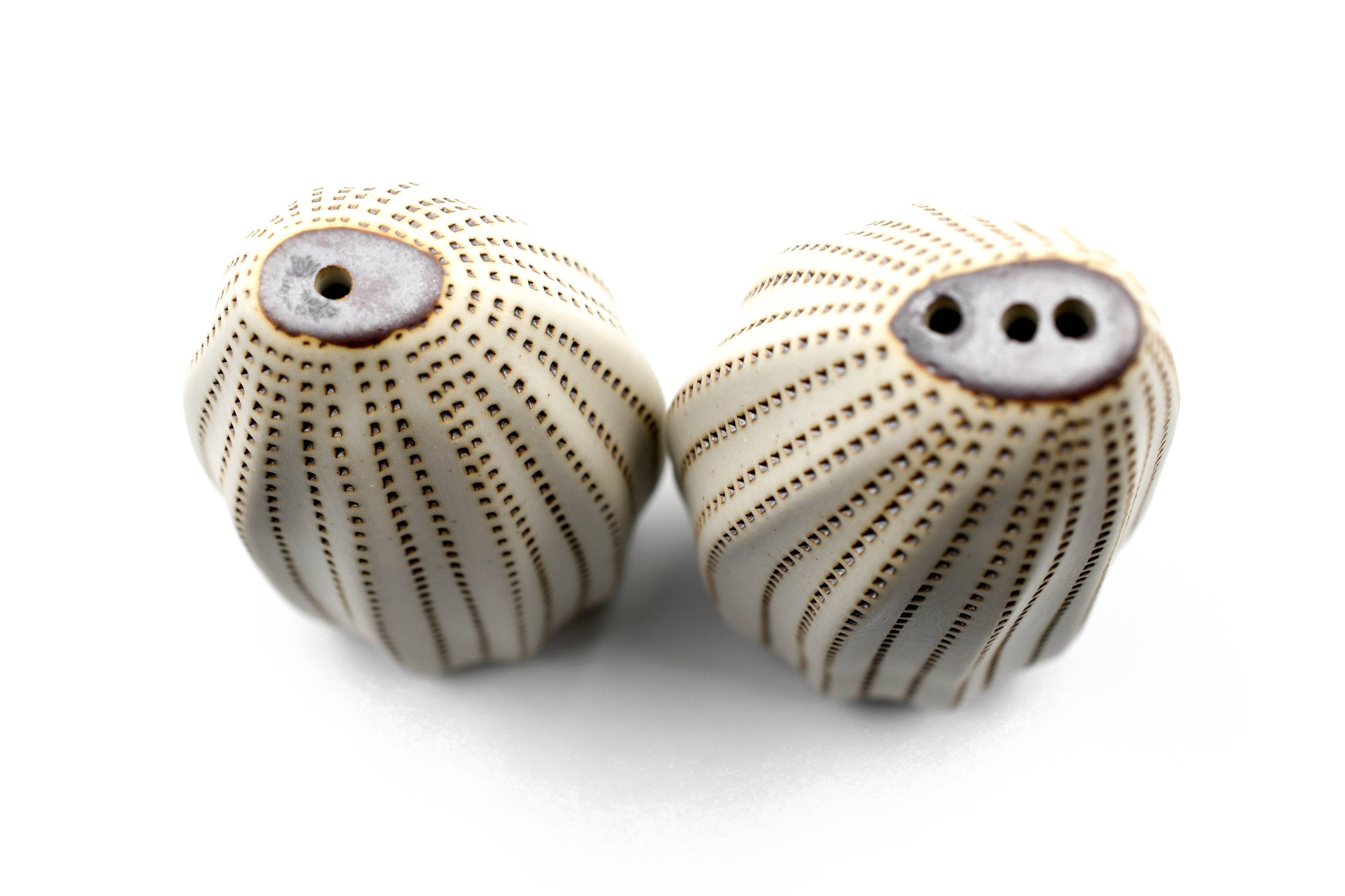 SP069W23 Seda Handcrafted Porcelain Salt and Pepper Shaker Set