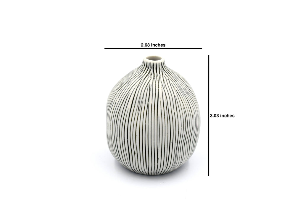 1415W7 GUGU SAG S-Handcrafted Porcelain Bud Vase