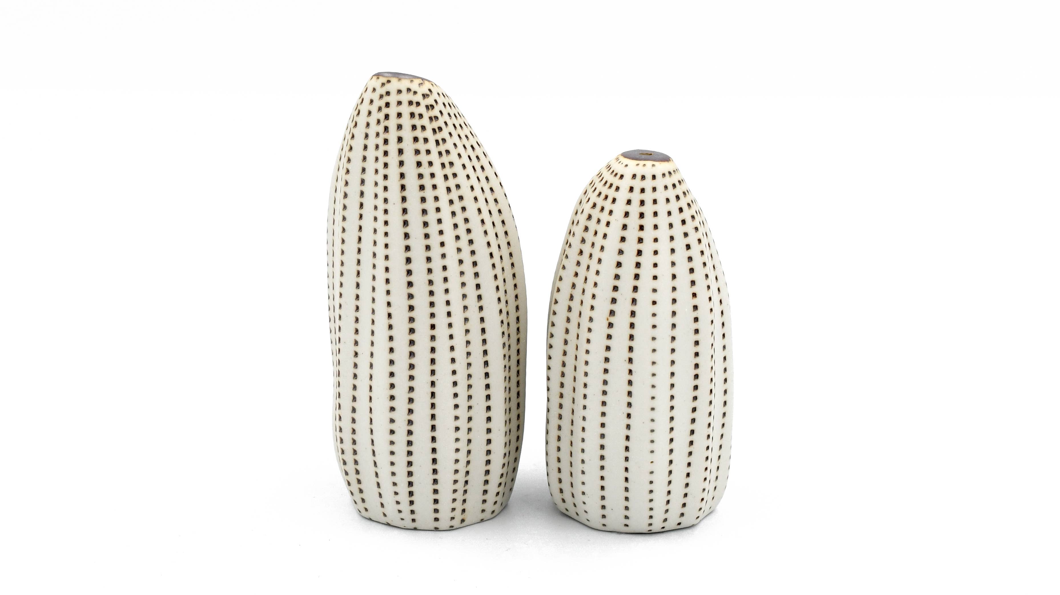 SP069W23 Seda Handcrafted Porcelain Salt and Pepper Shaker Set