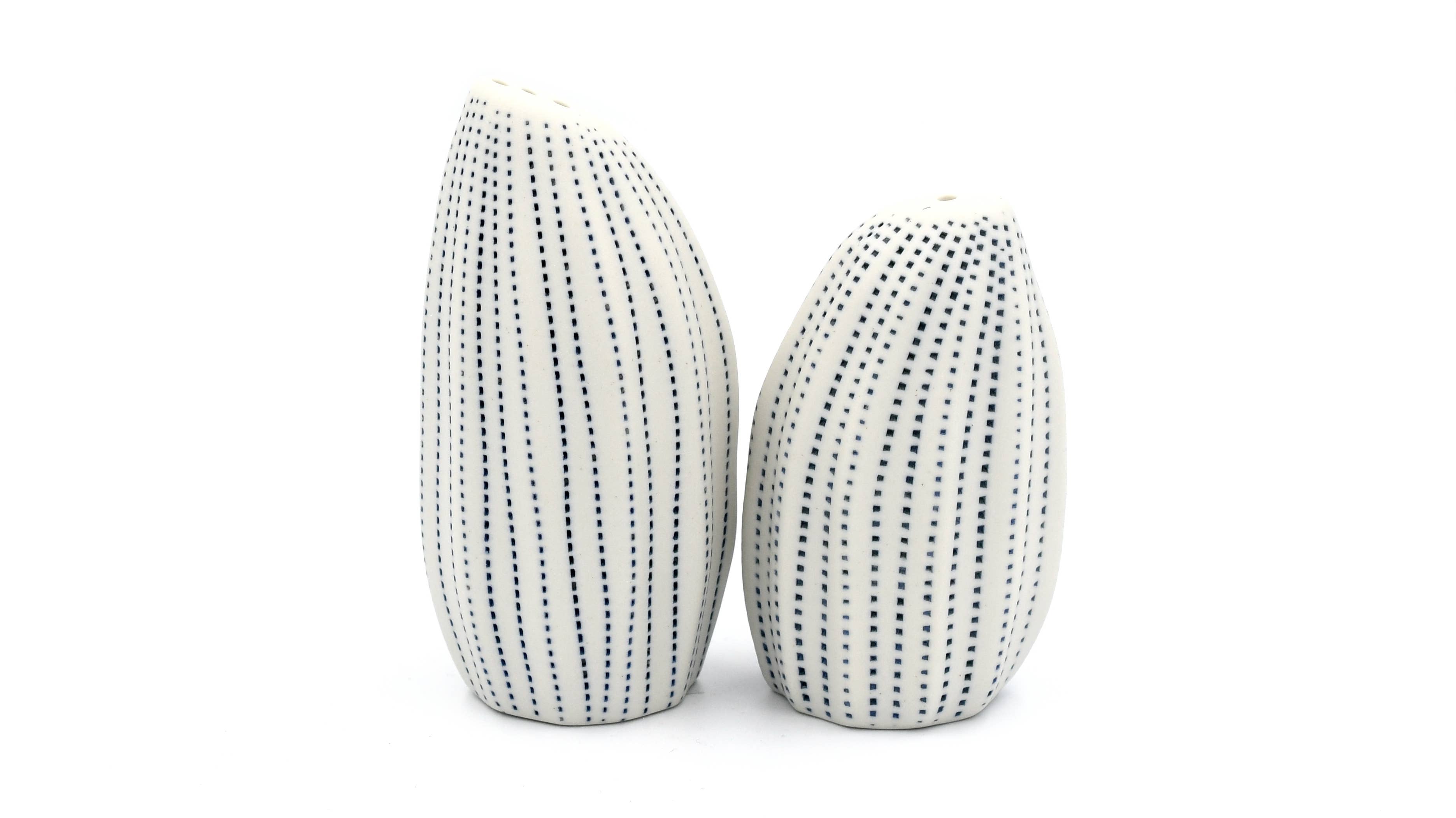 SP069W26 Seda Handcrafted Porcelain Salt and Pepper Shaker Set