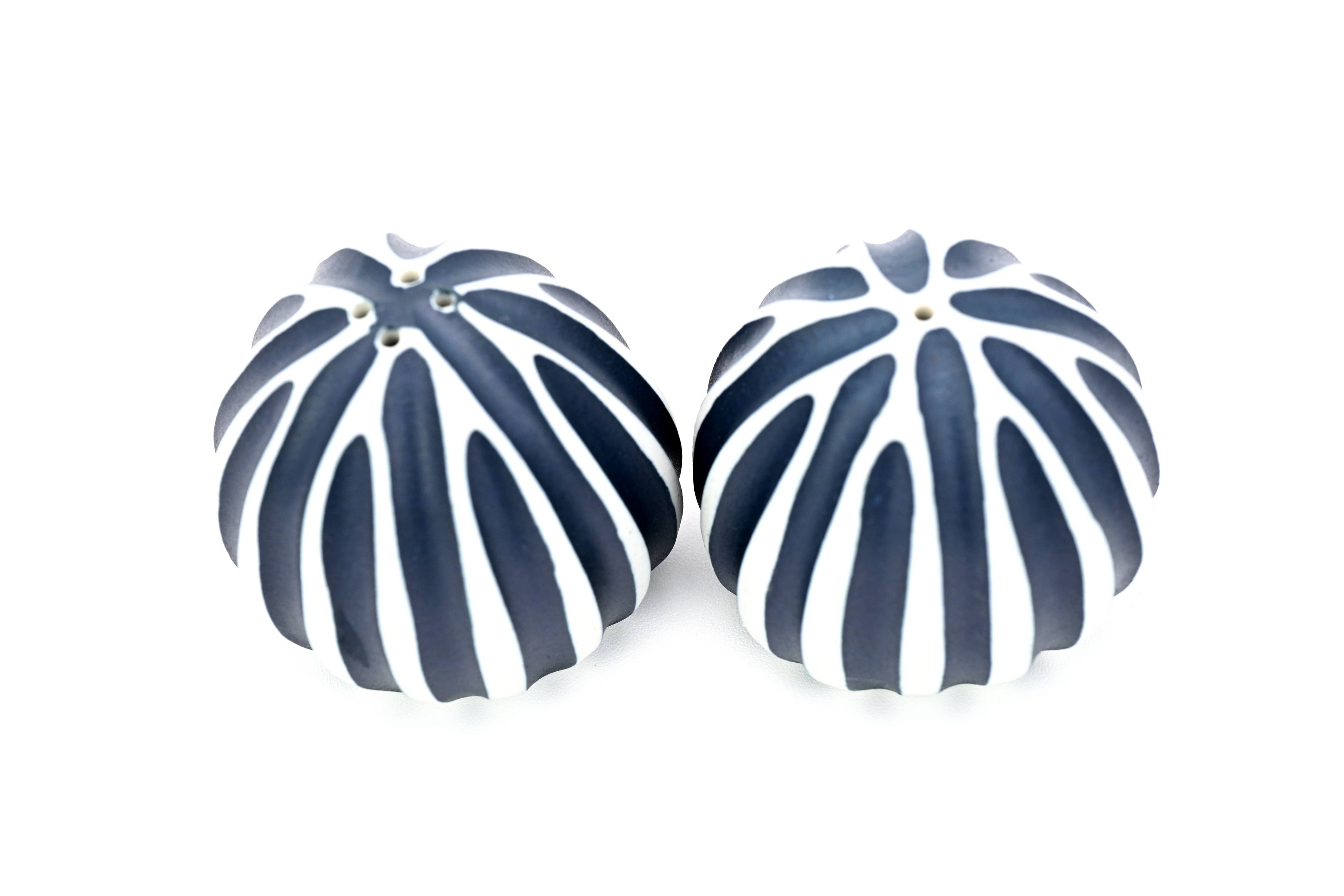 SP091BL6 Pebble Handcrafted Porcelain Salt and Pepper Shaker Set