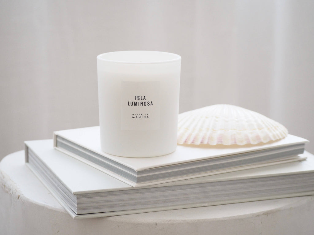Isla Luminosa Candle 12 oz -  Soft Tropical Floral