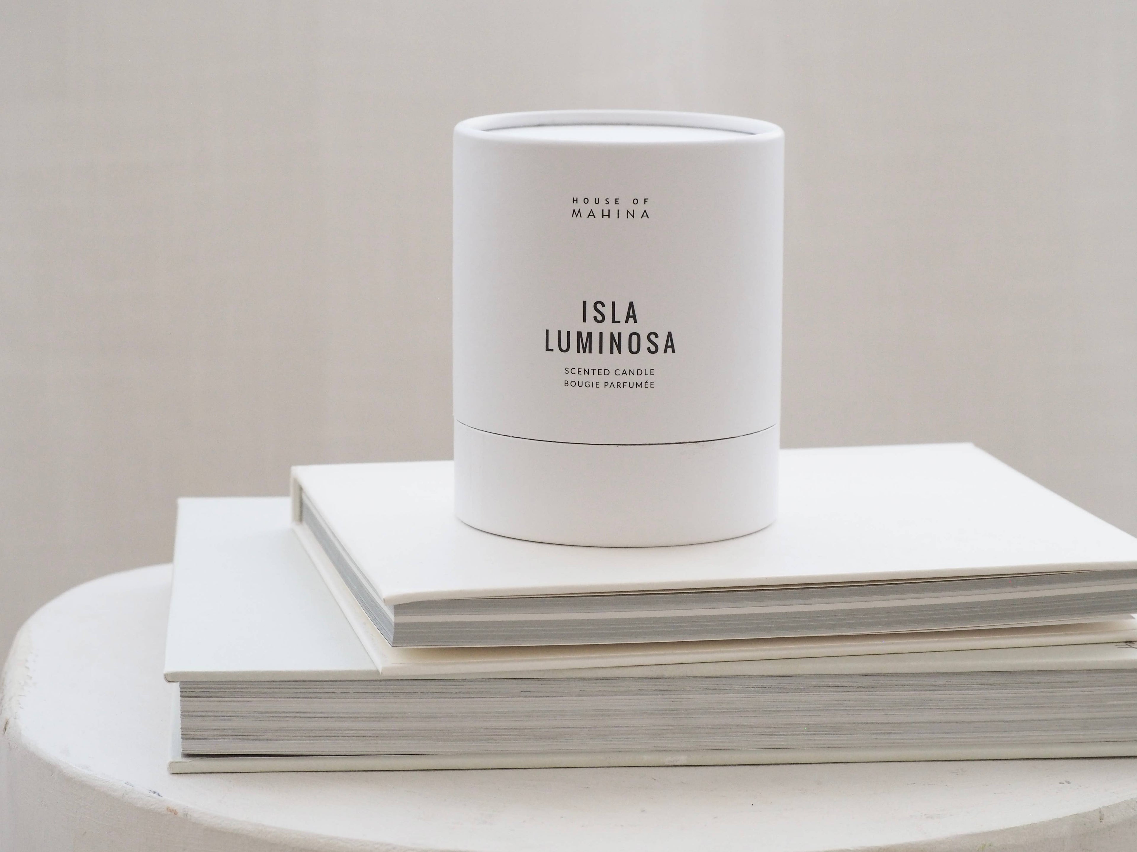 Isla Luminosa Candle 12 oz -  Soft Tropical Floral