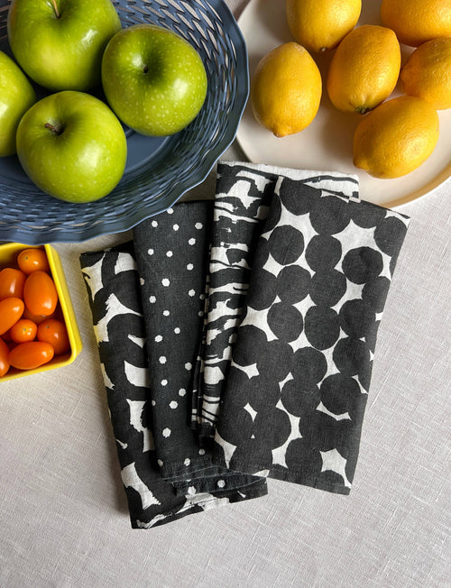 Black and White linen napkin, set of 4