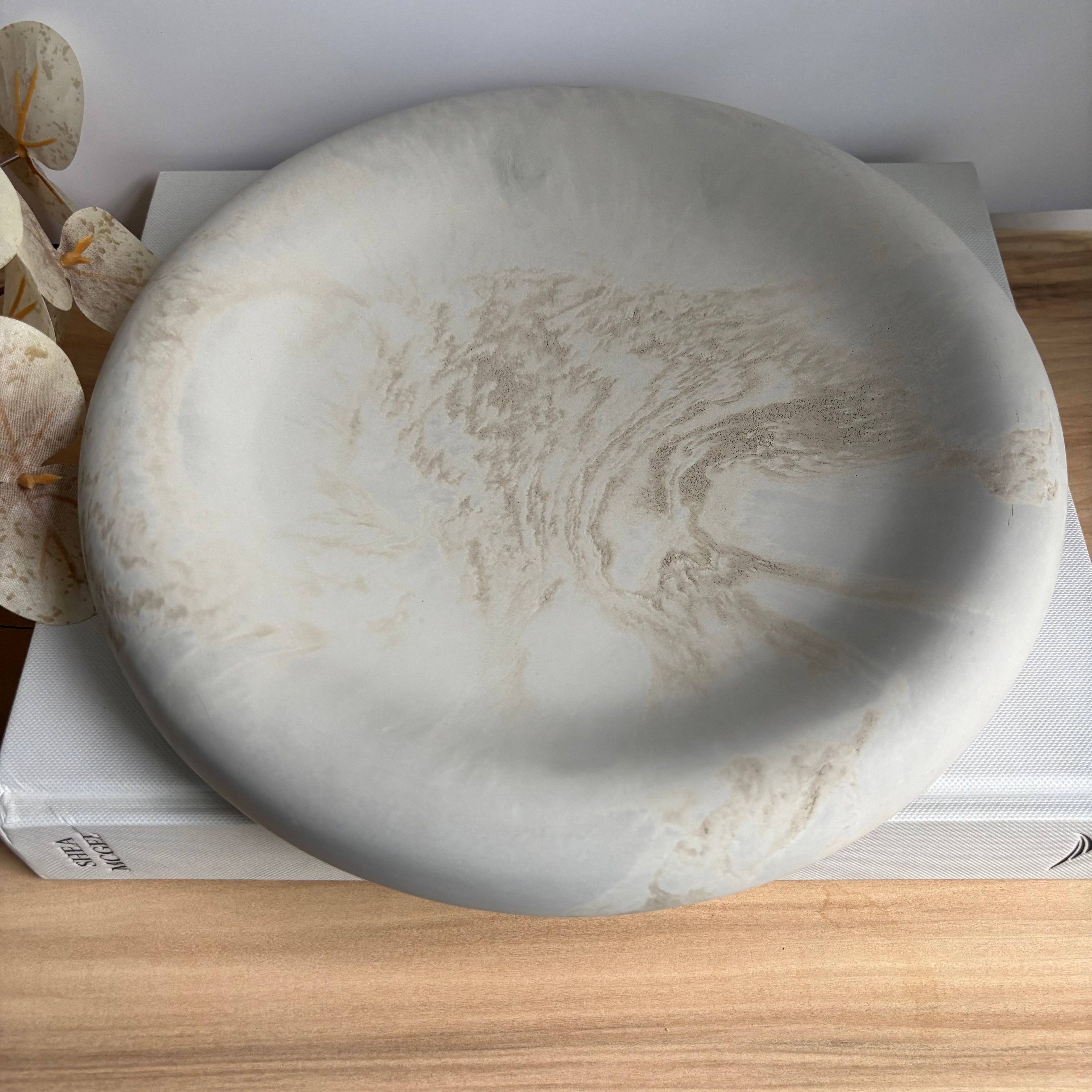 Petra - Pebble Concrete Tray | Round Chunky Tray 10"