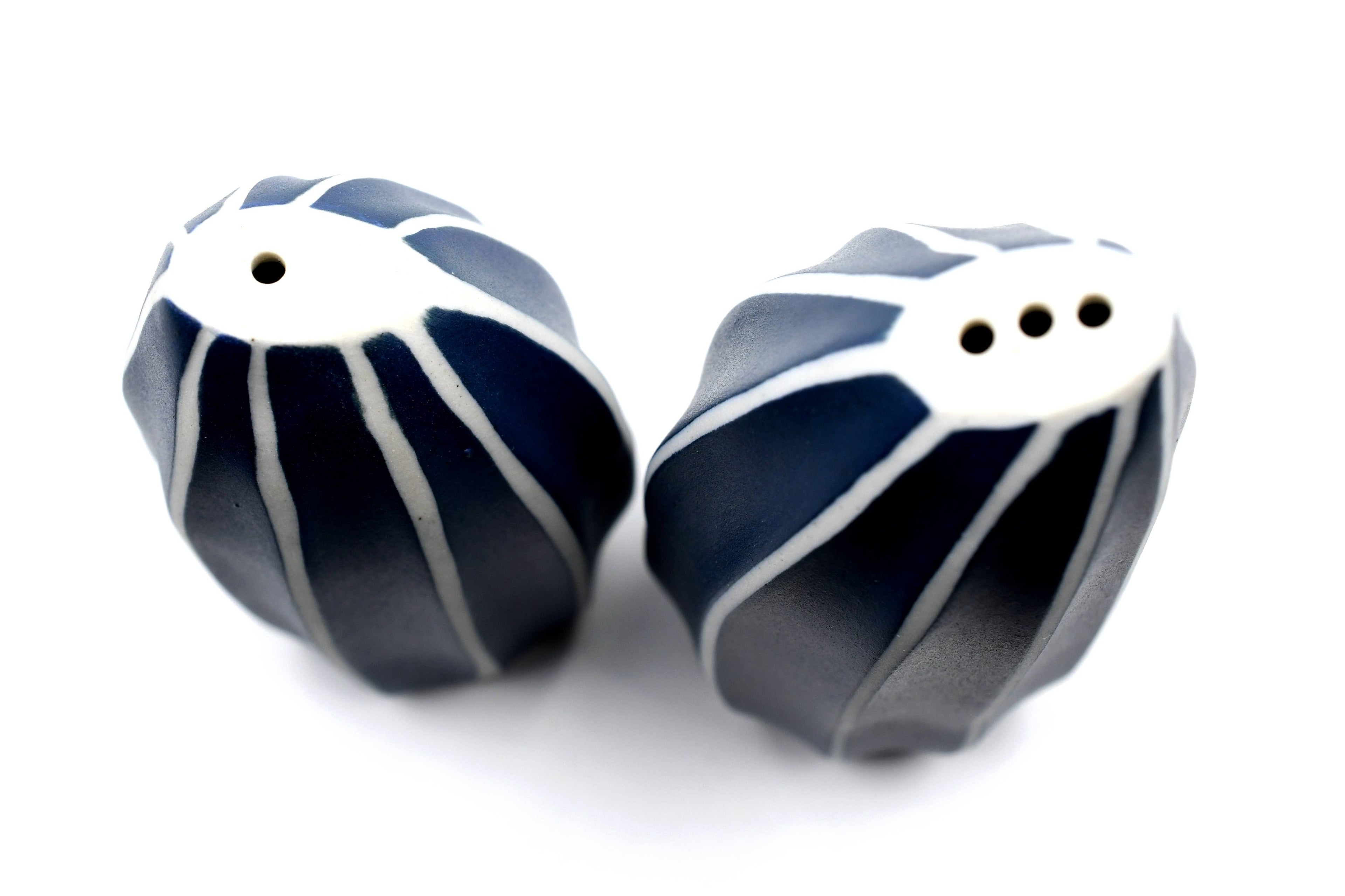 SP069BL6 Seda Handcrafted Porcelain Salt and Pepper Shaker Set