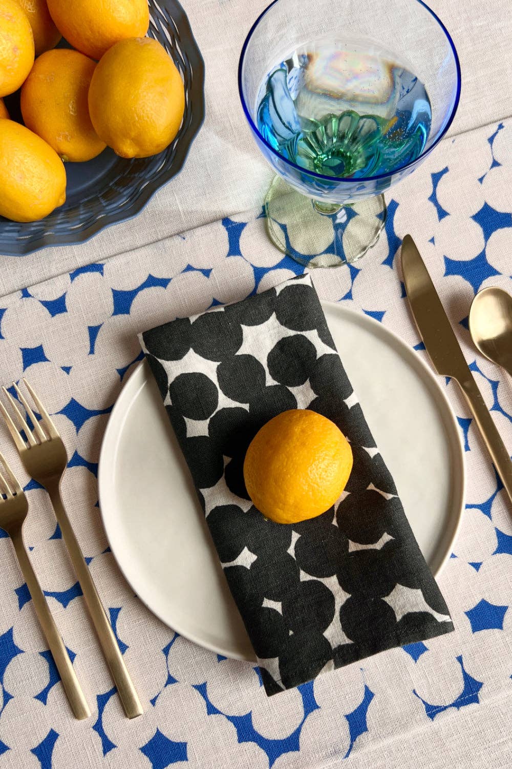 Black and White linen napkin, set of 4