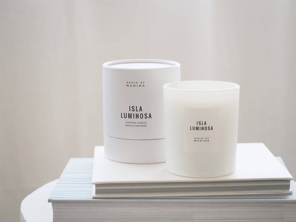 Isla Luminosa Candle 12 oz -  Soft Tropical Floral