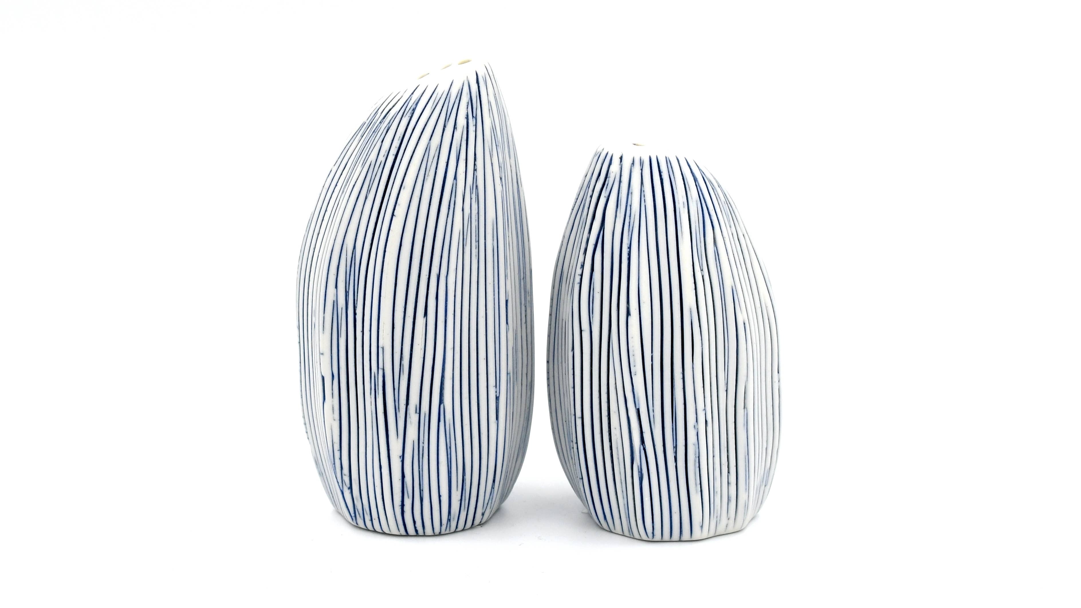 SP069W27 Seda Handcrafted Porcelain Salt and Pepper Shaker Set