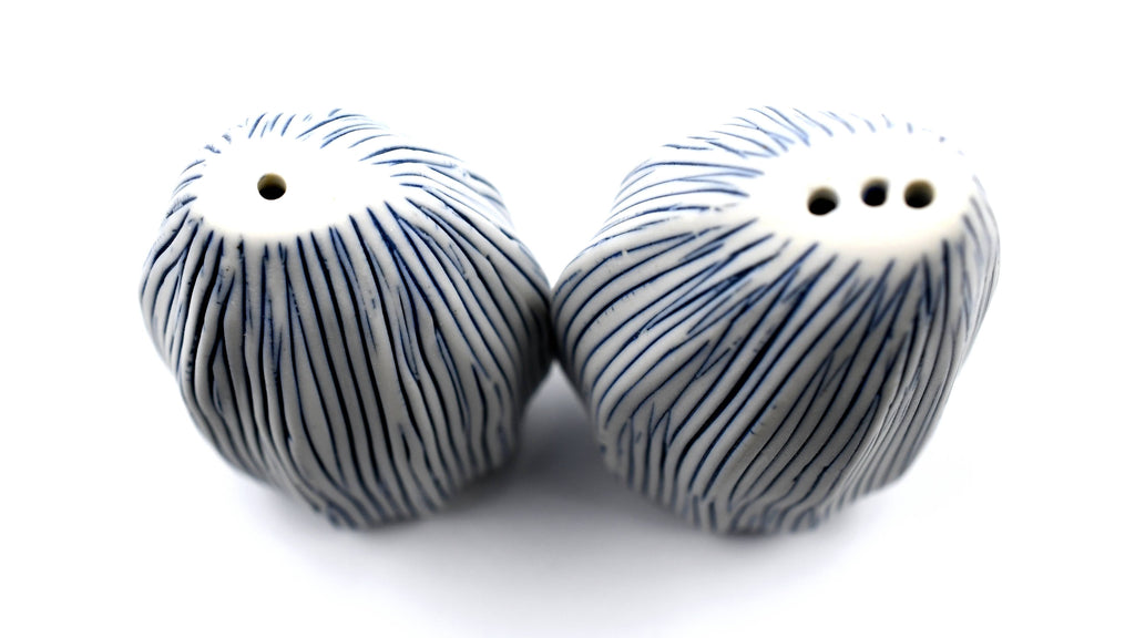 SP069W27 Seda Handcrafted Porcelain Salt and Pepper Shaker Set