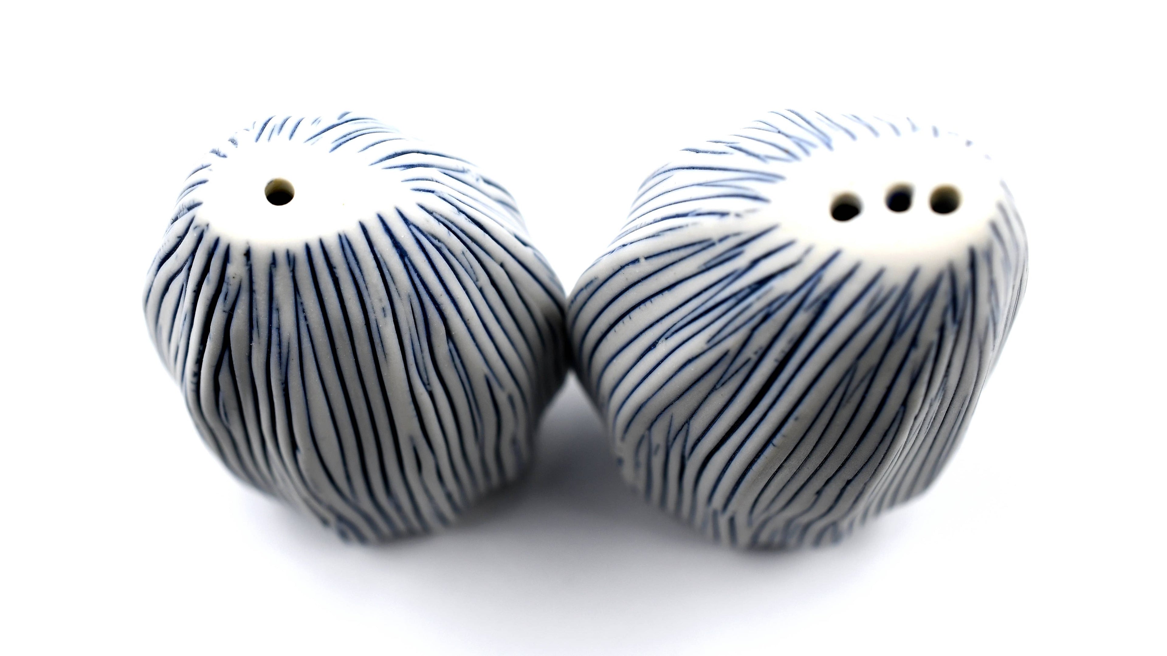 SP069W27 Seda Handcrafted Porcelain Salt and Pepper Shaker Set