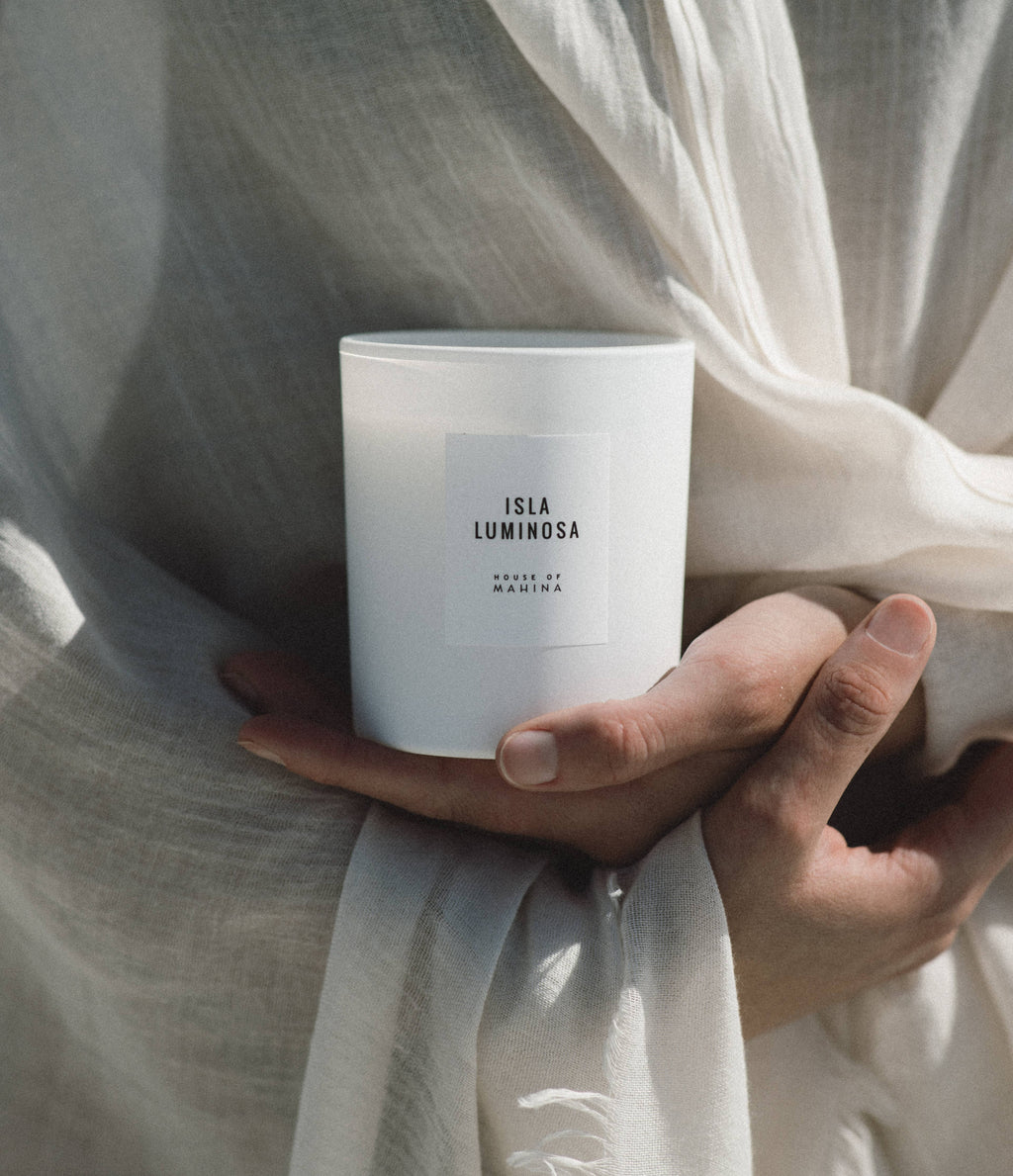 Isla Luminosa Candle 12 oz -  Soft Tropical Floral